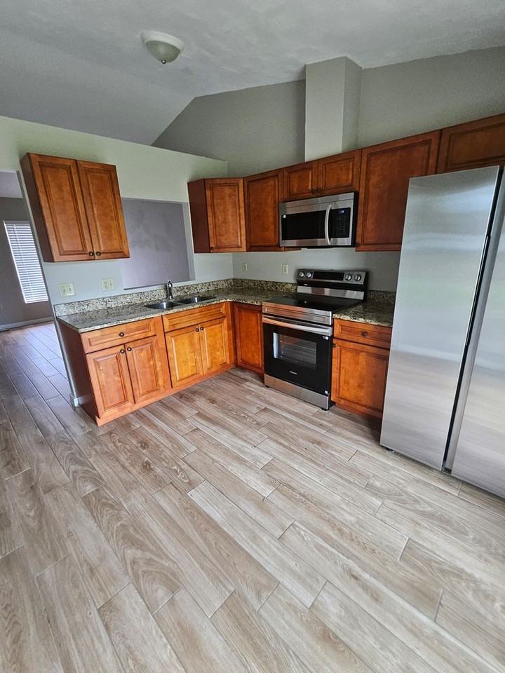 2734 Coral Reef Dr - Photo 6 of 32