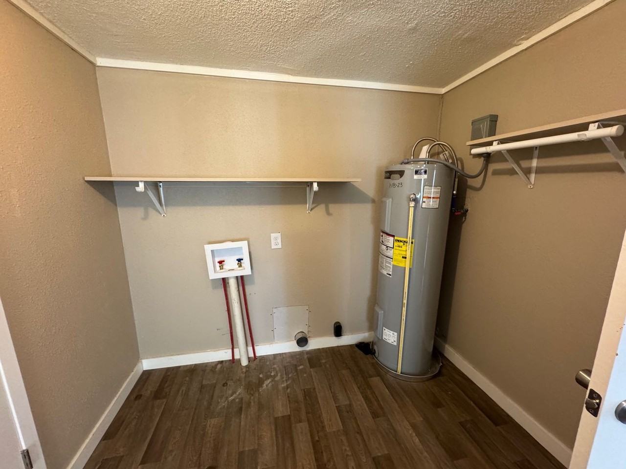 1820 Bell St - Photo 5 of 10