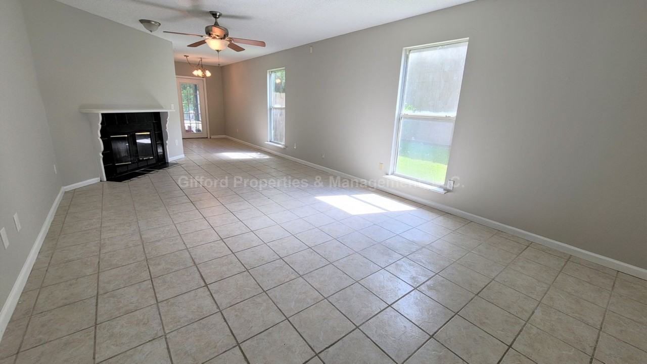 3947 Laurelwood Dr - Photo 2 of 19