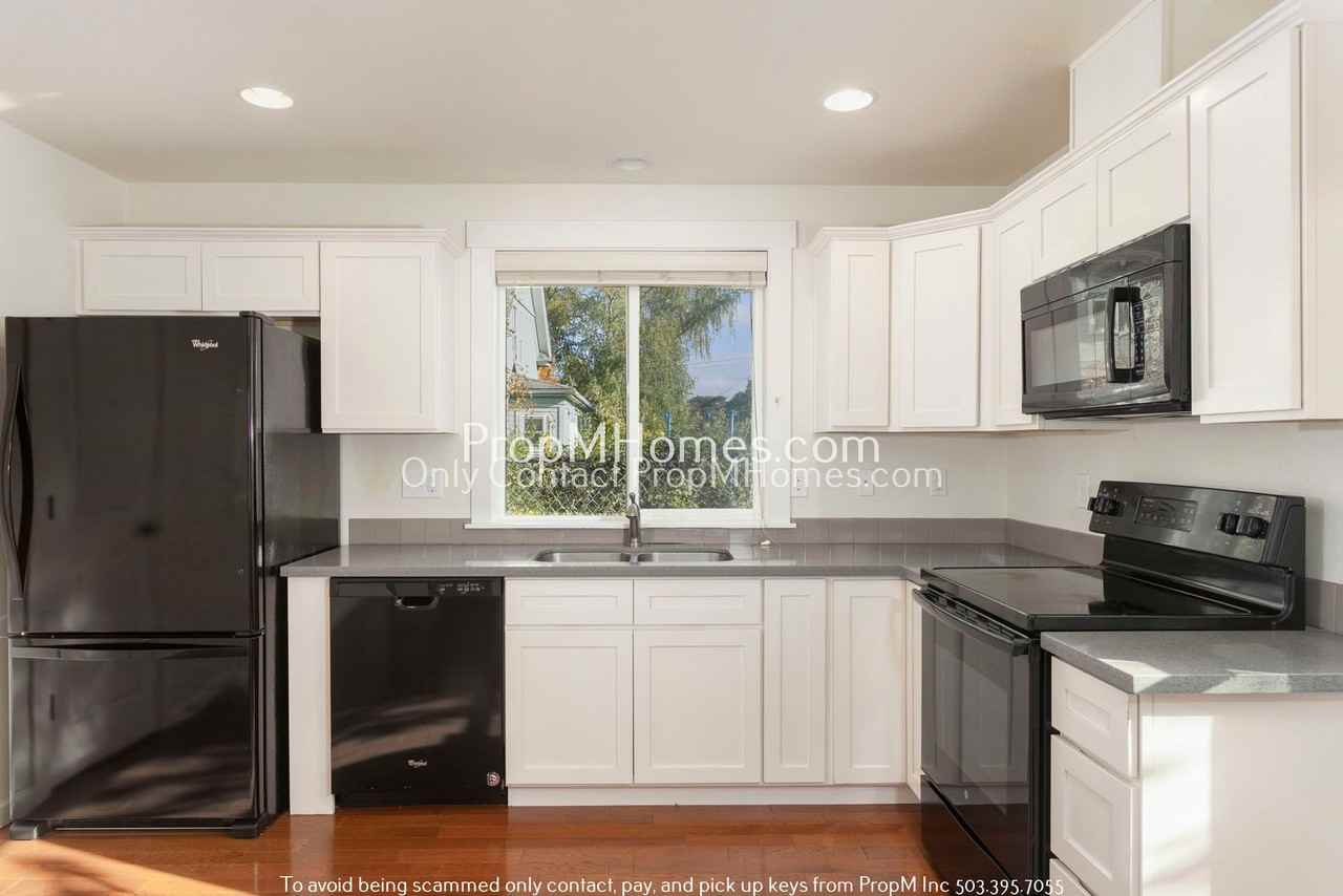 7712 Se Washington St - Photo 6 of 18