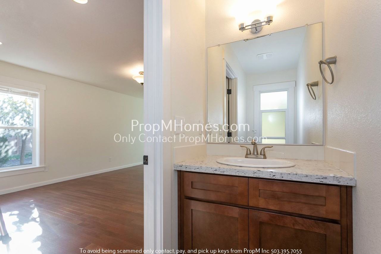 7712 Se Washington St - Photo 7 of 18