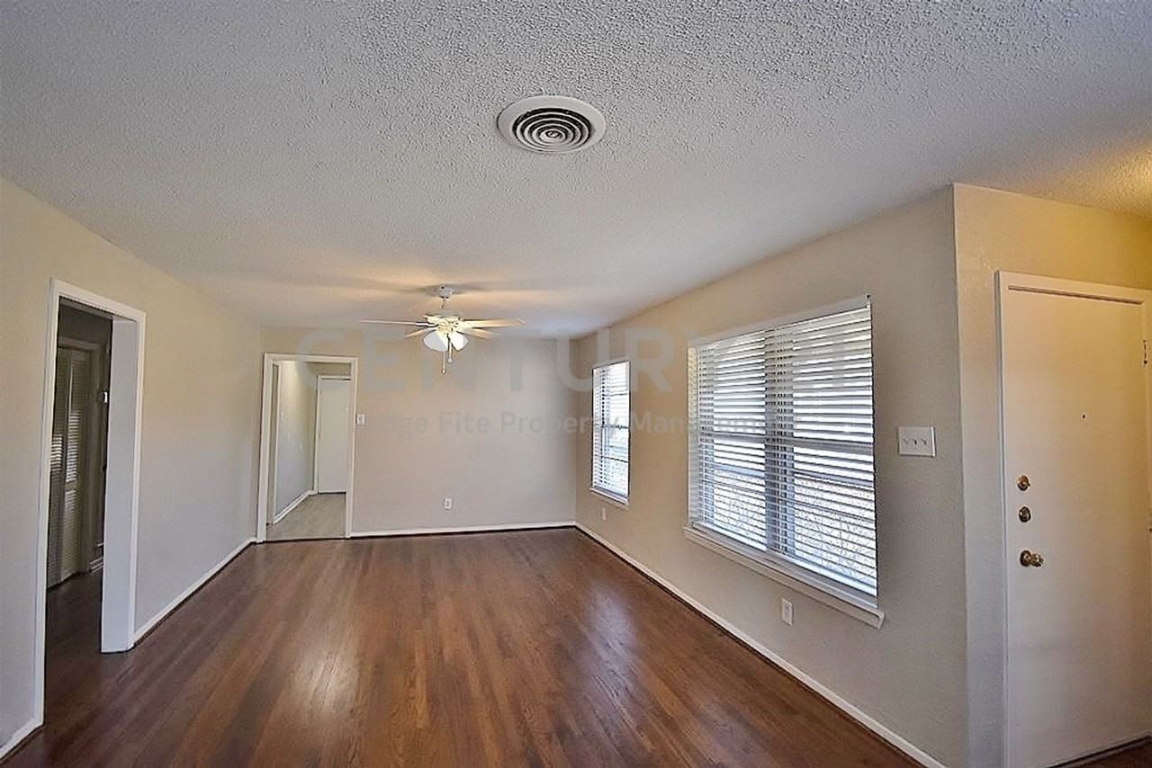10232 San Lorenzo Dr - Photo 2 of 15