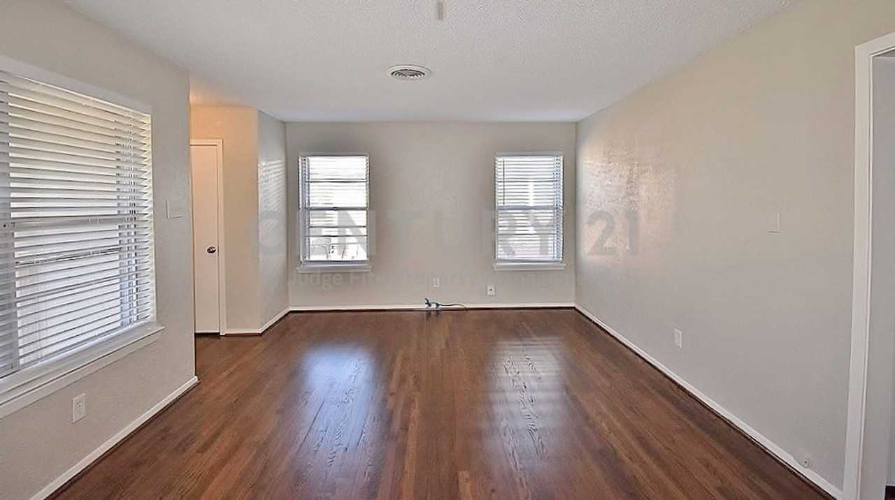 10232 San Lorenzo Dr - Photo 3 of 15
