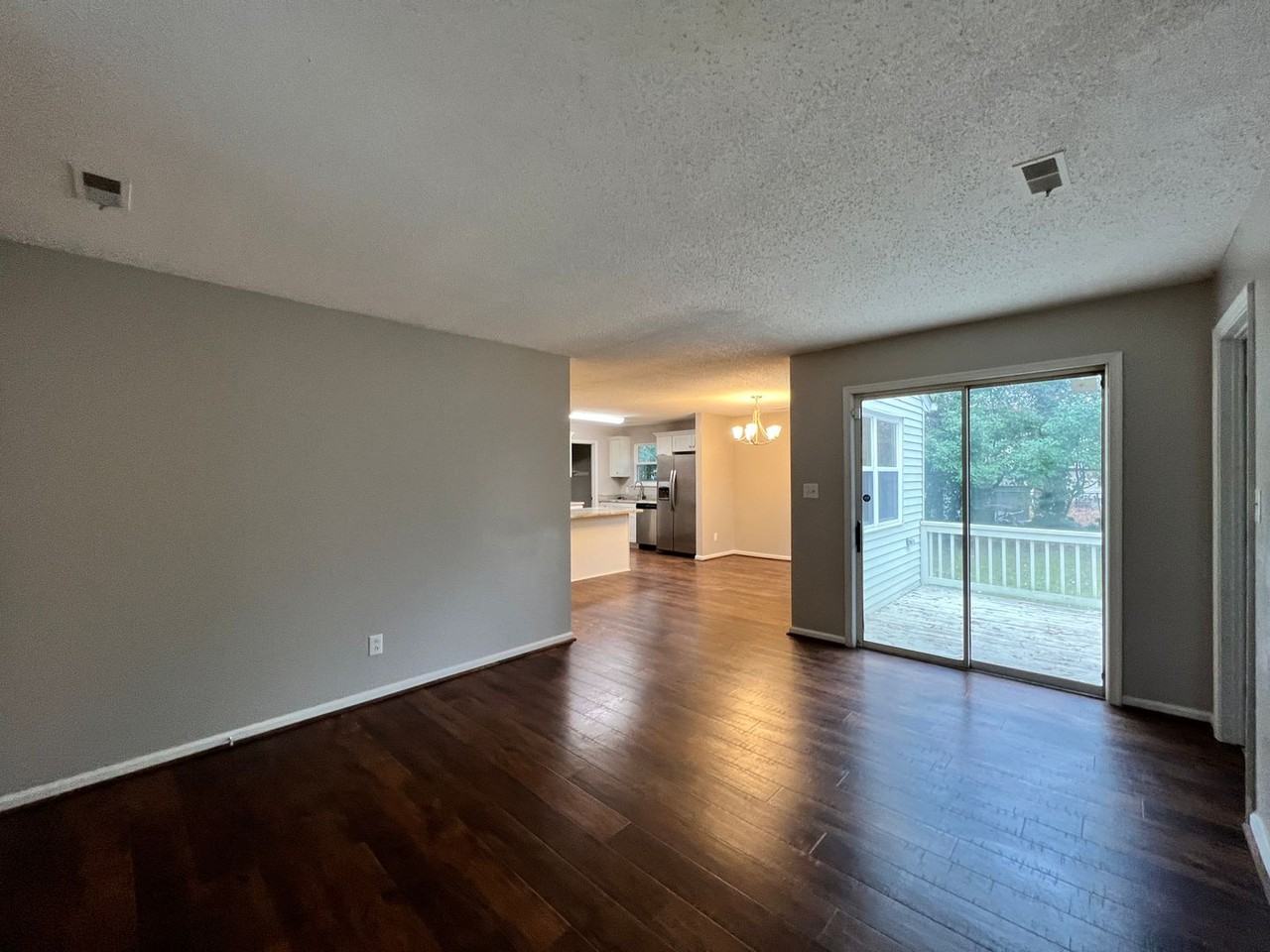 6845 Cedarwood Ct - Photo 4 of 36