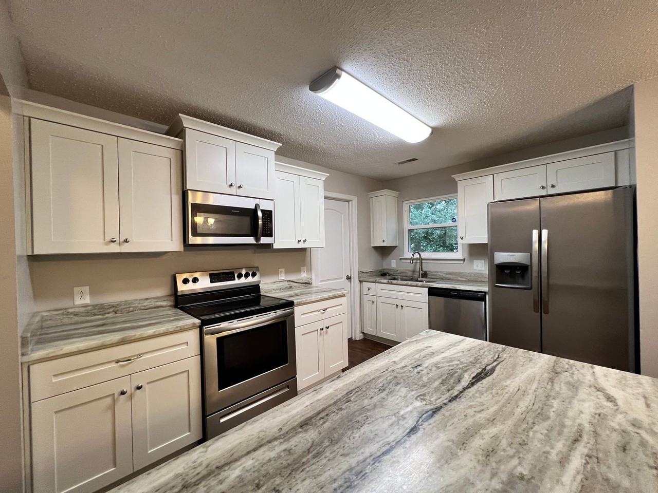 6845 Cedarwood Ct - Photo 6 of 36