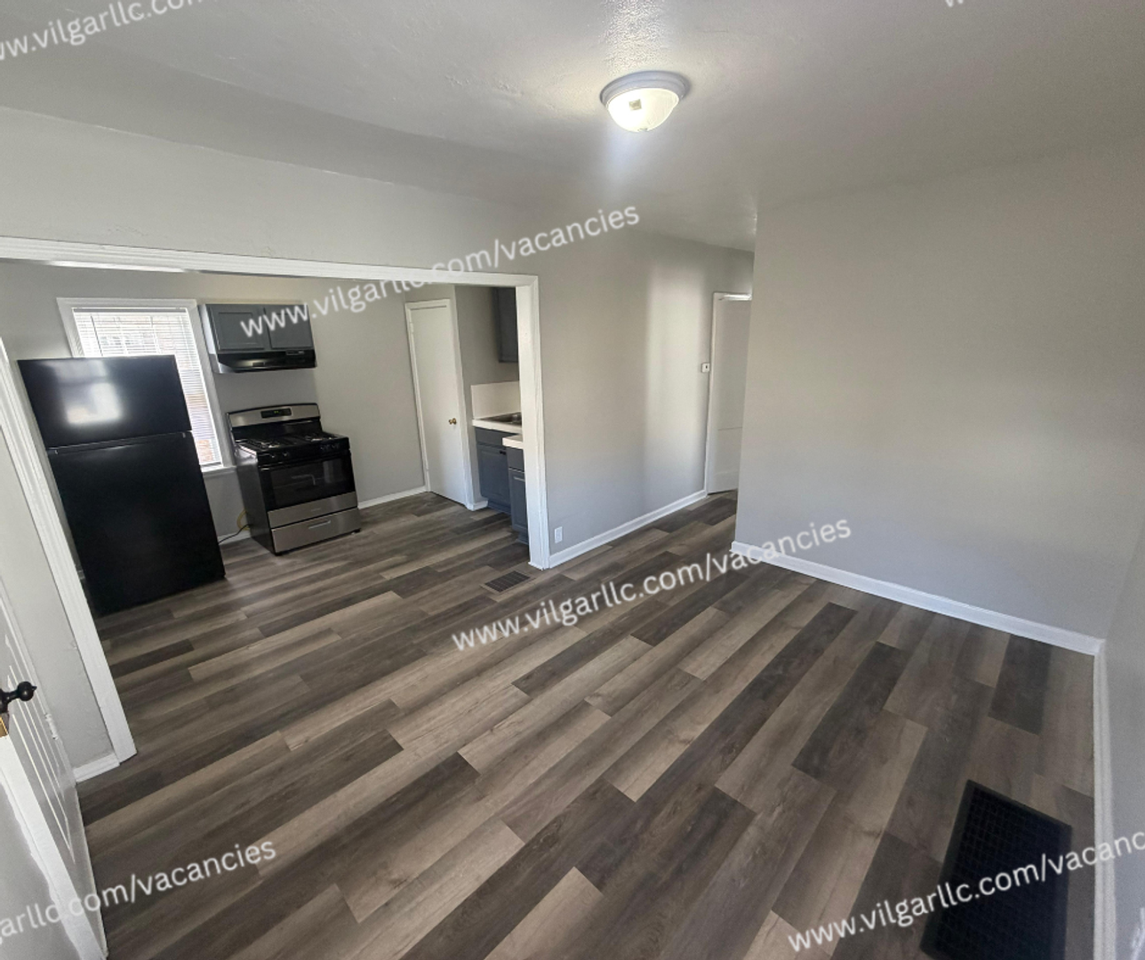 2476 Pennsylvania St - Photo 5 of 15