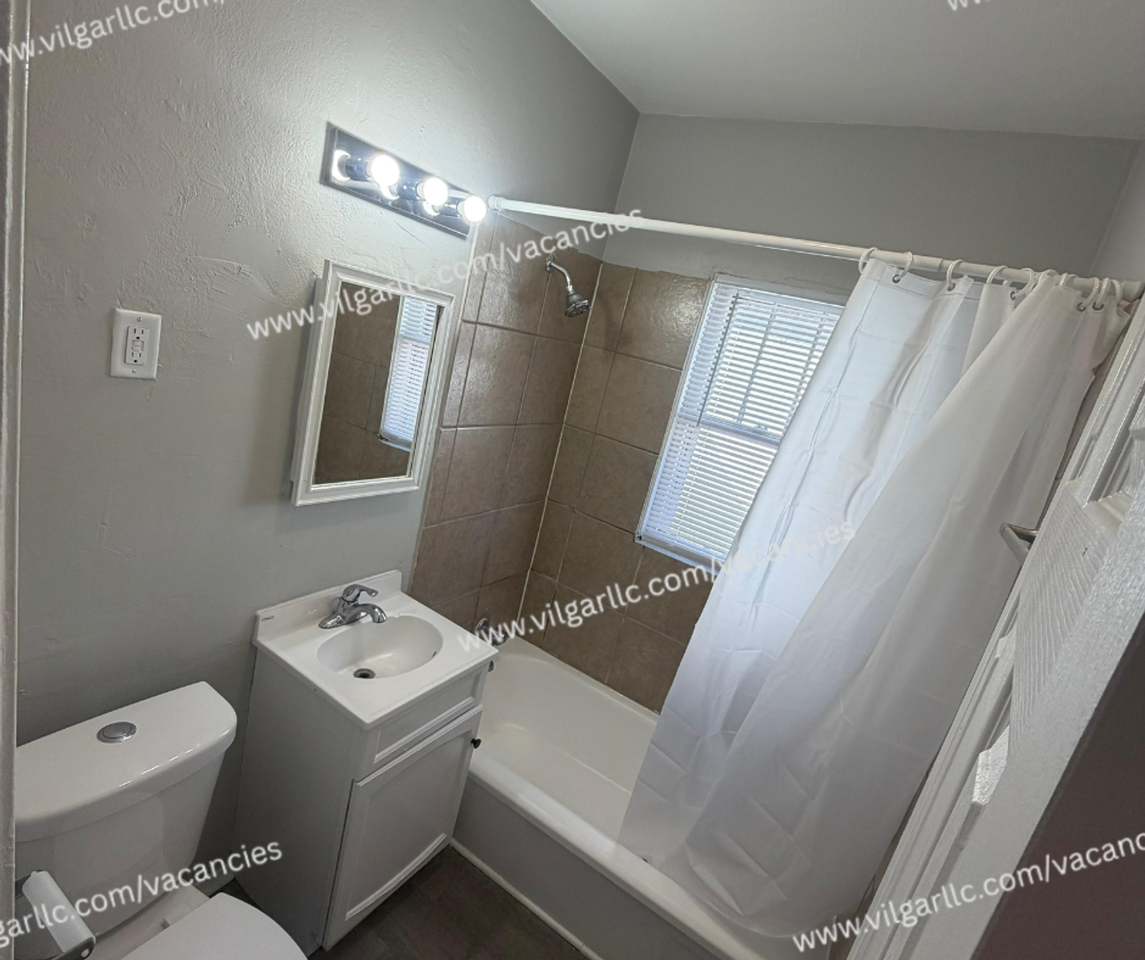 2476 Pennsylvania St - Photo 6 of 15