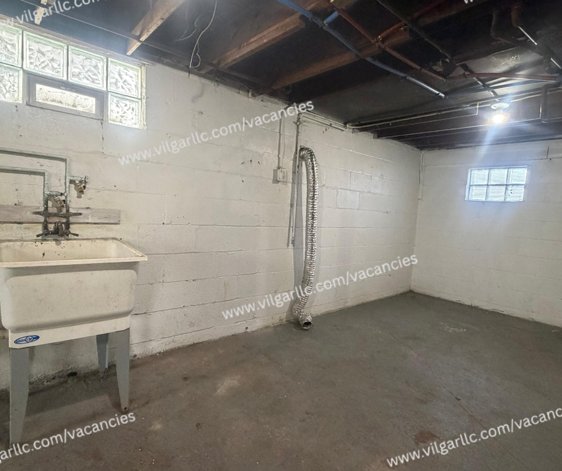 2476 Pennsylvania St - Photo 7 of 15