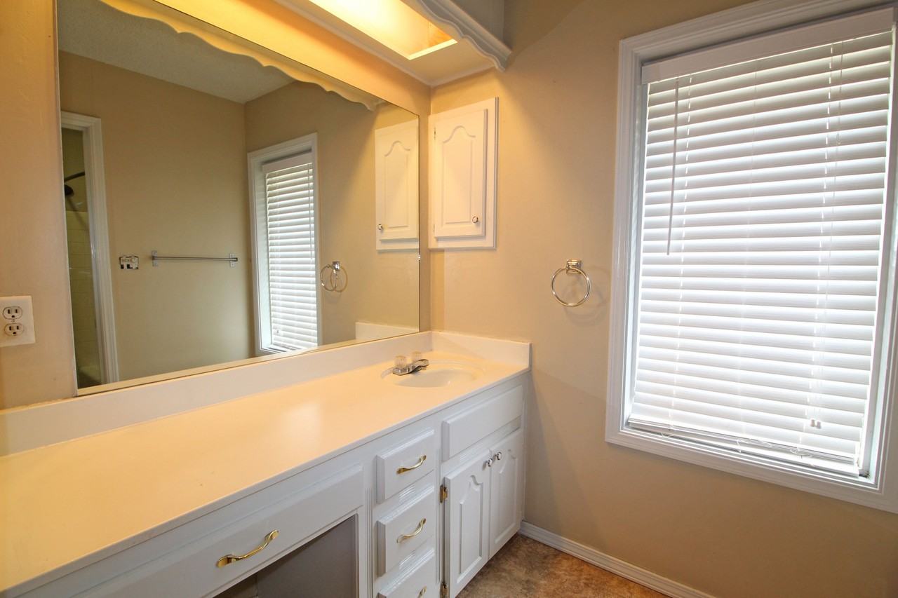 3634 E 70th Pl - Photo 7 of 33