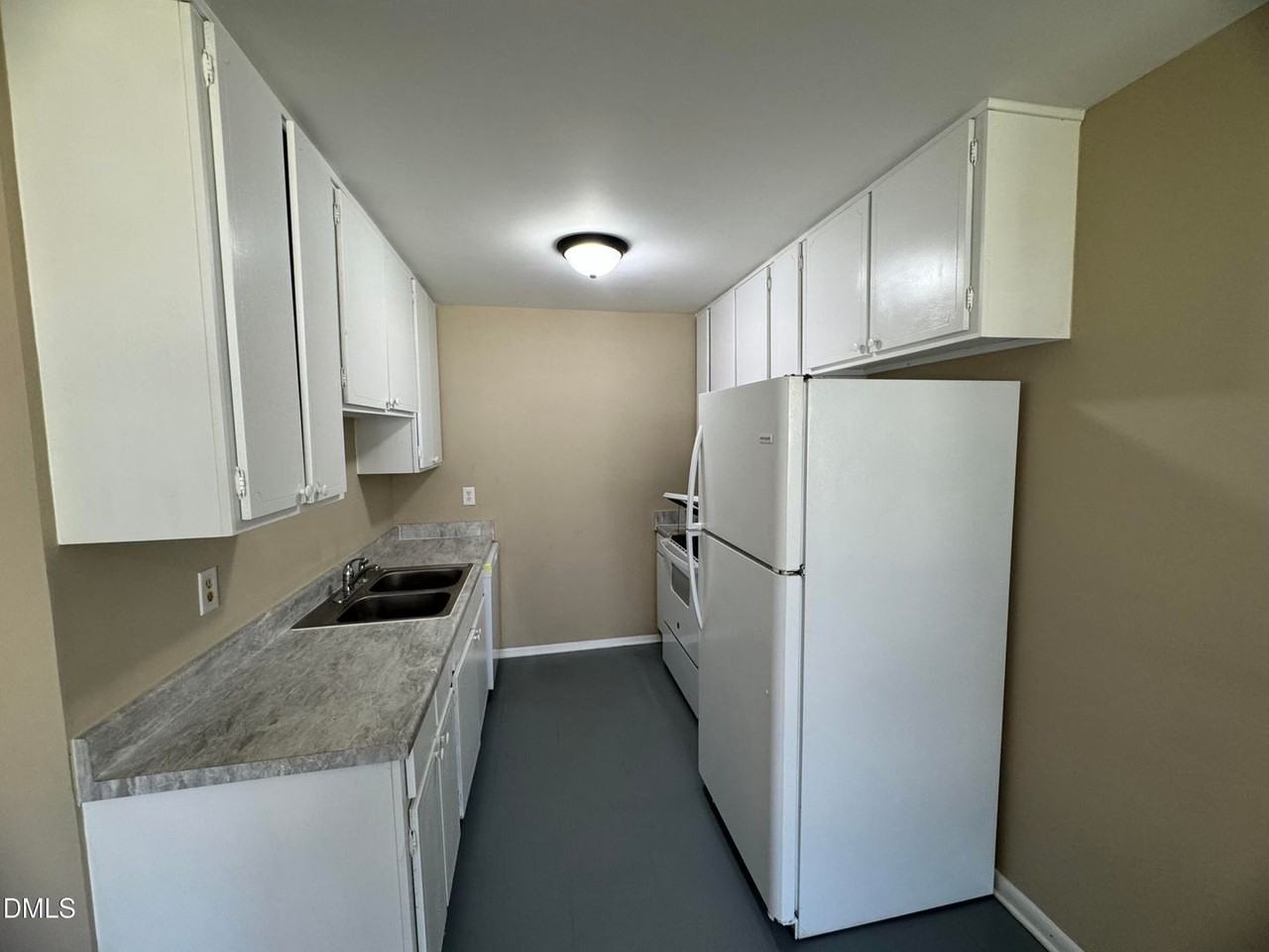 1120 Savannah Dr - Photo 3 of 12
