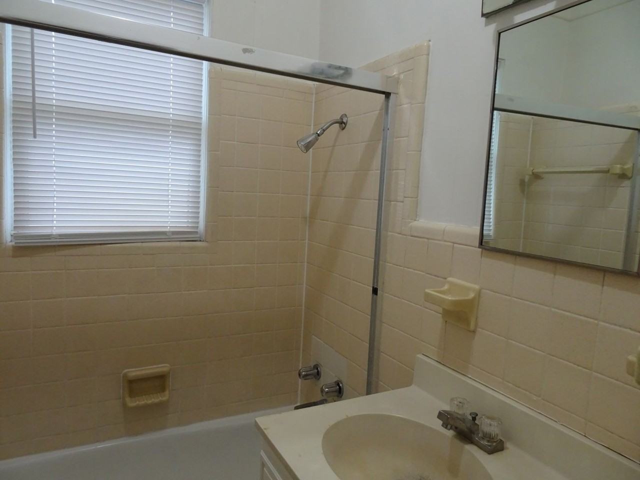 2904 Louis St - Photo 5 of 5