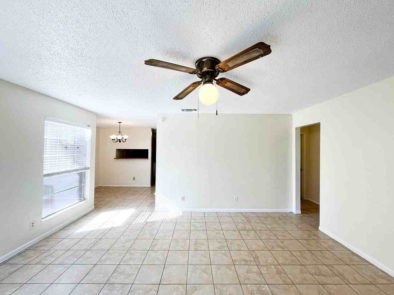 2109 Coach Dr - Photo 6 of 38