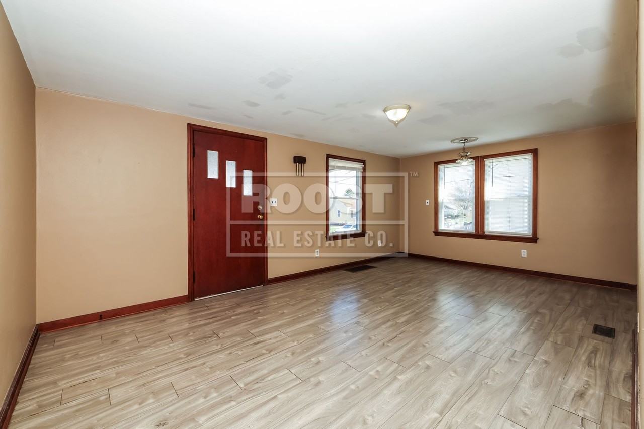 2107 Hillside Ave - Photo 4 of 10