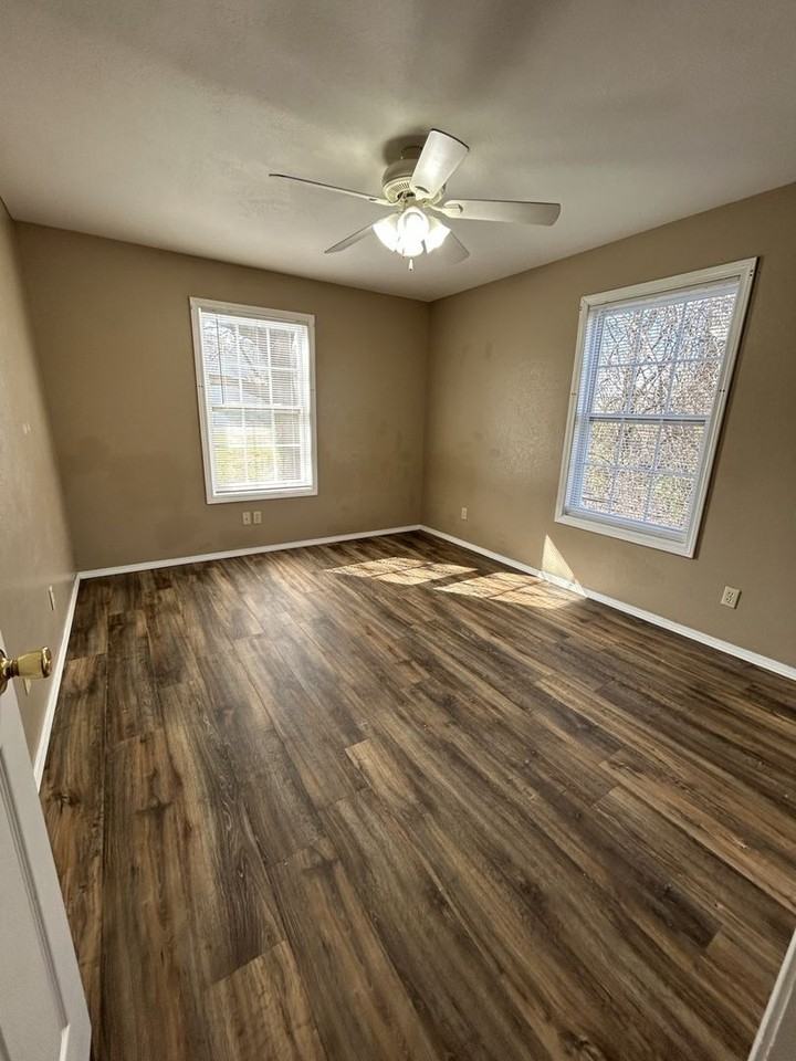 713 E Monroe St - Photo 7 of 16