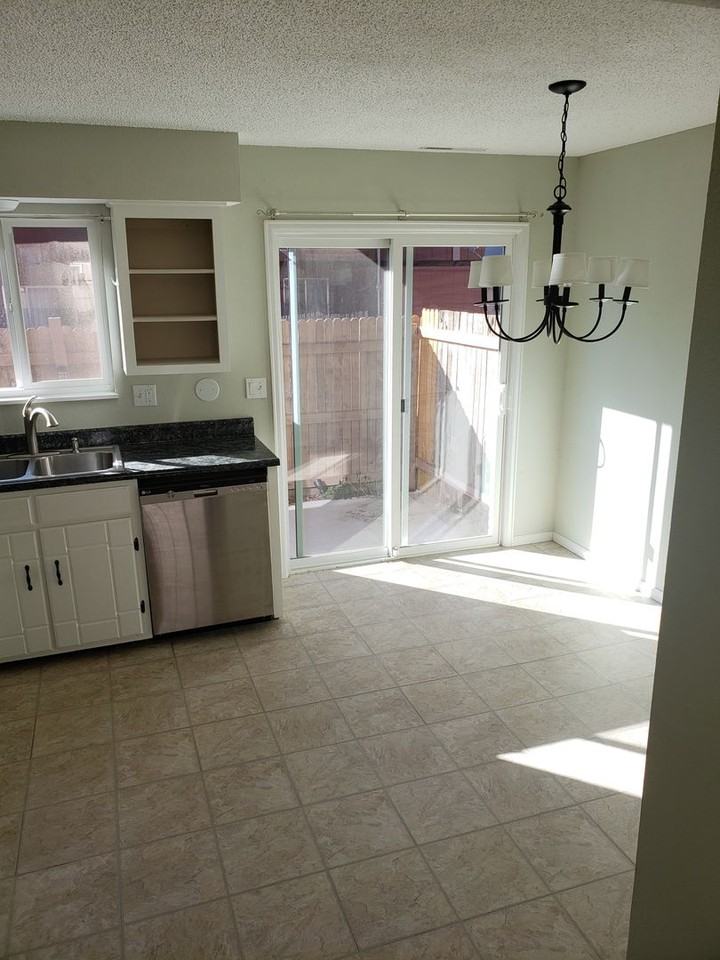 1219 Willow Bend Cir #7 - Photo 3 of 12