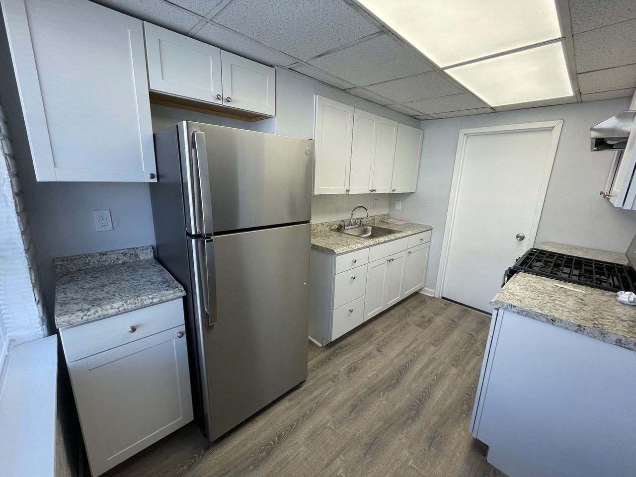 1332 Browning St - Photo 5 of 12