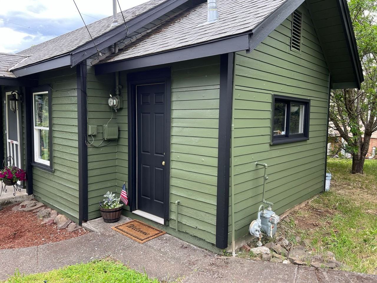 215 N Alder St - Photo 2 of 11