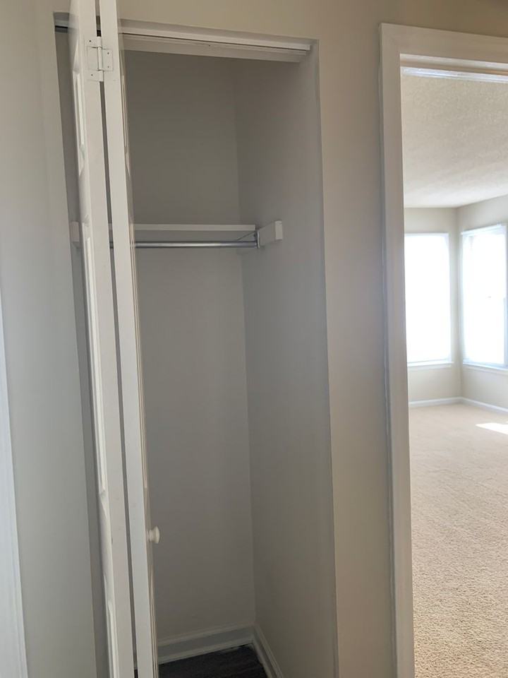 1750 Ridgefield Ct - Photo 7 of 40