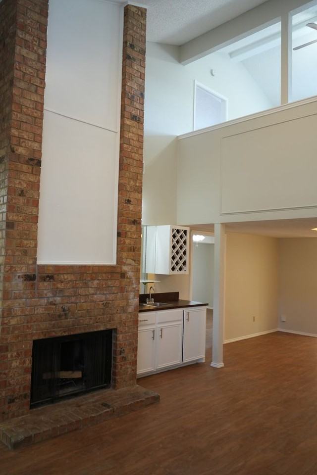 5803 7th St - Photo 3 of 14