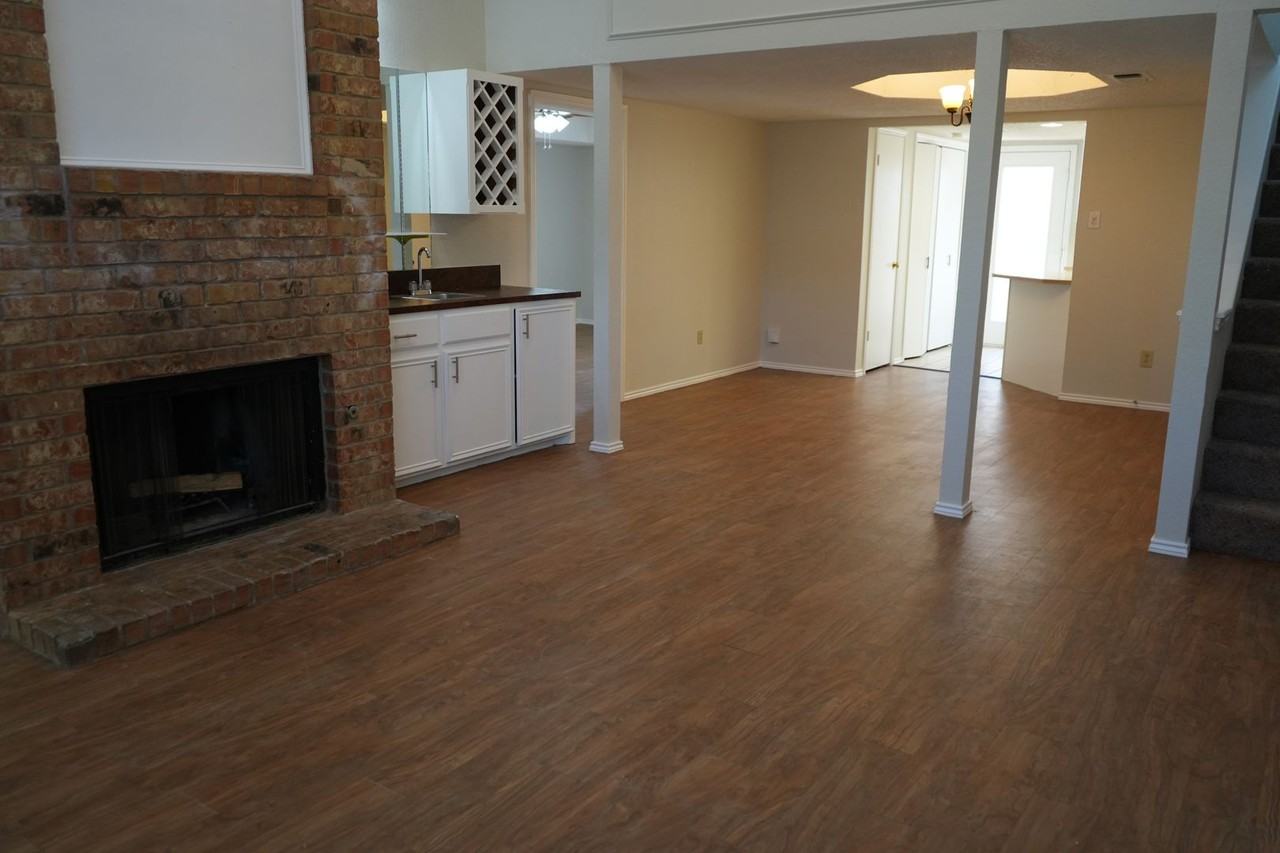 5803 7th St - Photo 4 of 14