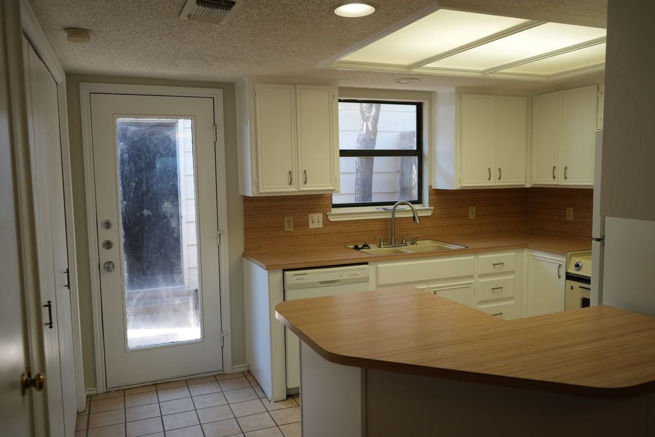 5803 7th St - Photo 6 of 14