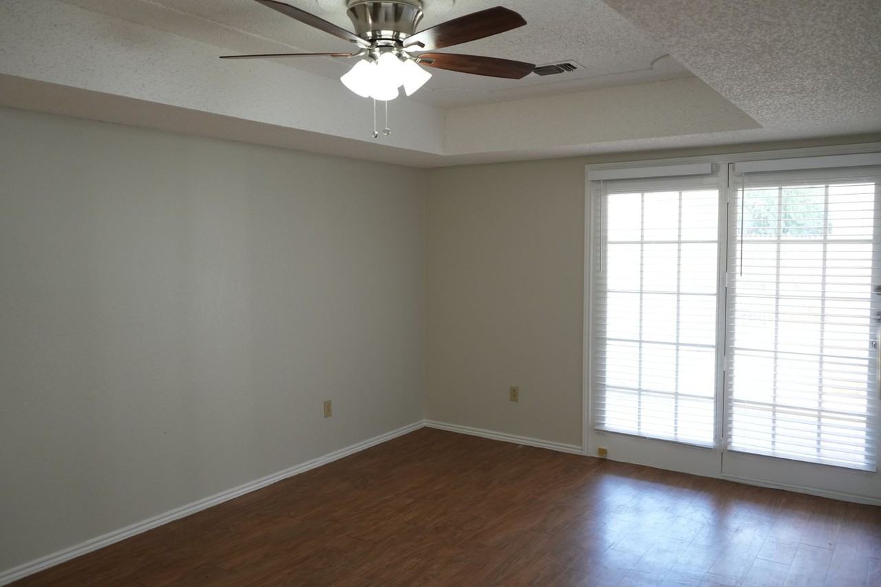 5803 7th St - Photo 7 of 14