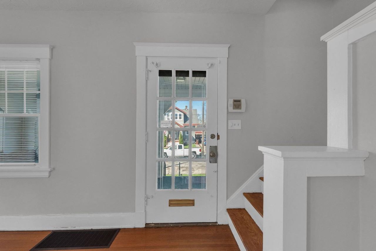 5302 Globe Ave - Photo 4 of 37