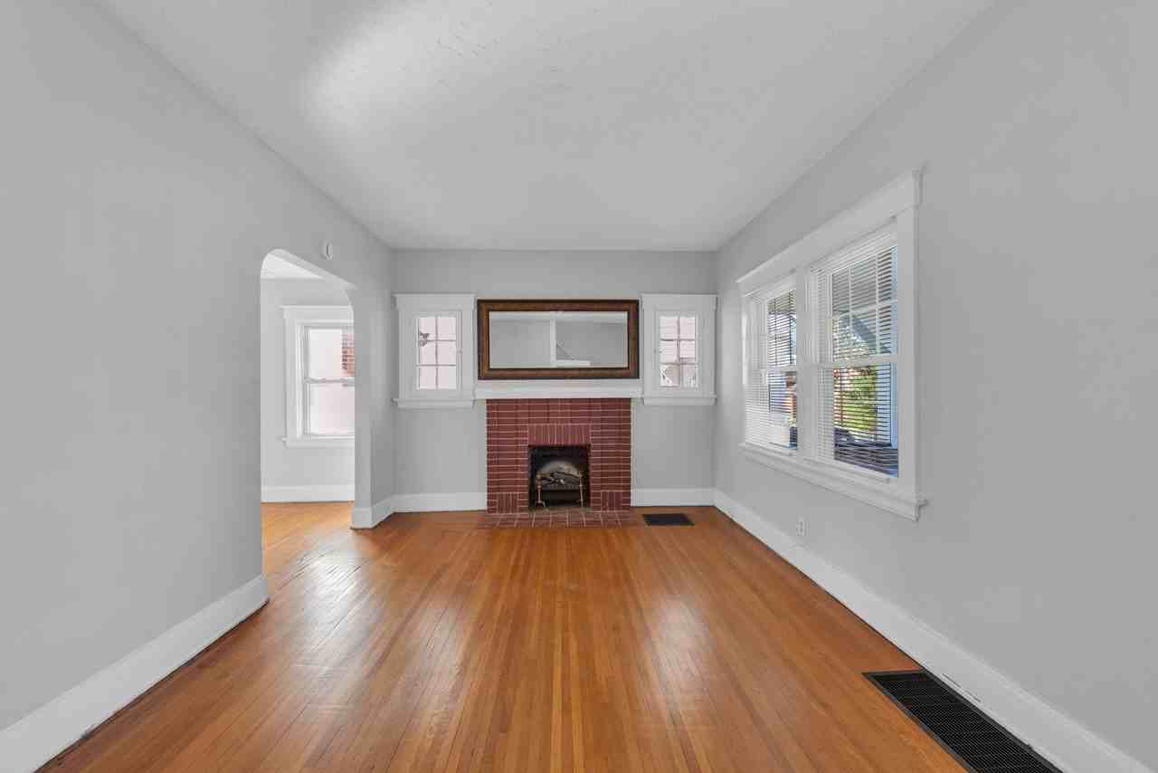 5302 Globe Ave - Photo 5 of 37