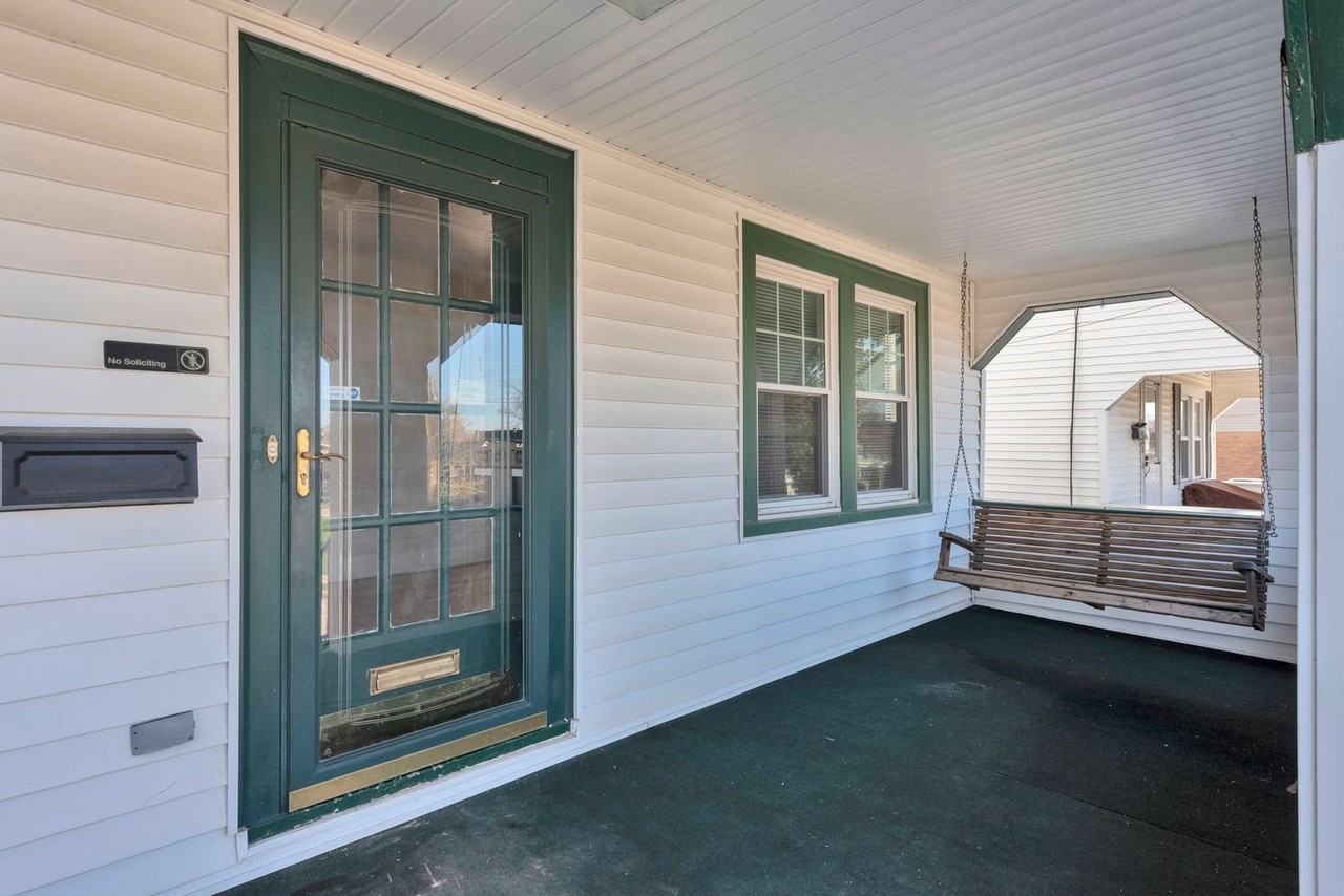 5302 Globe Ave - Photo 4 of 37