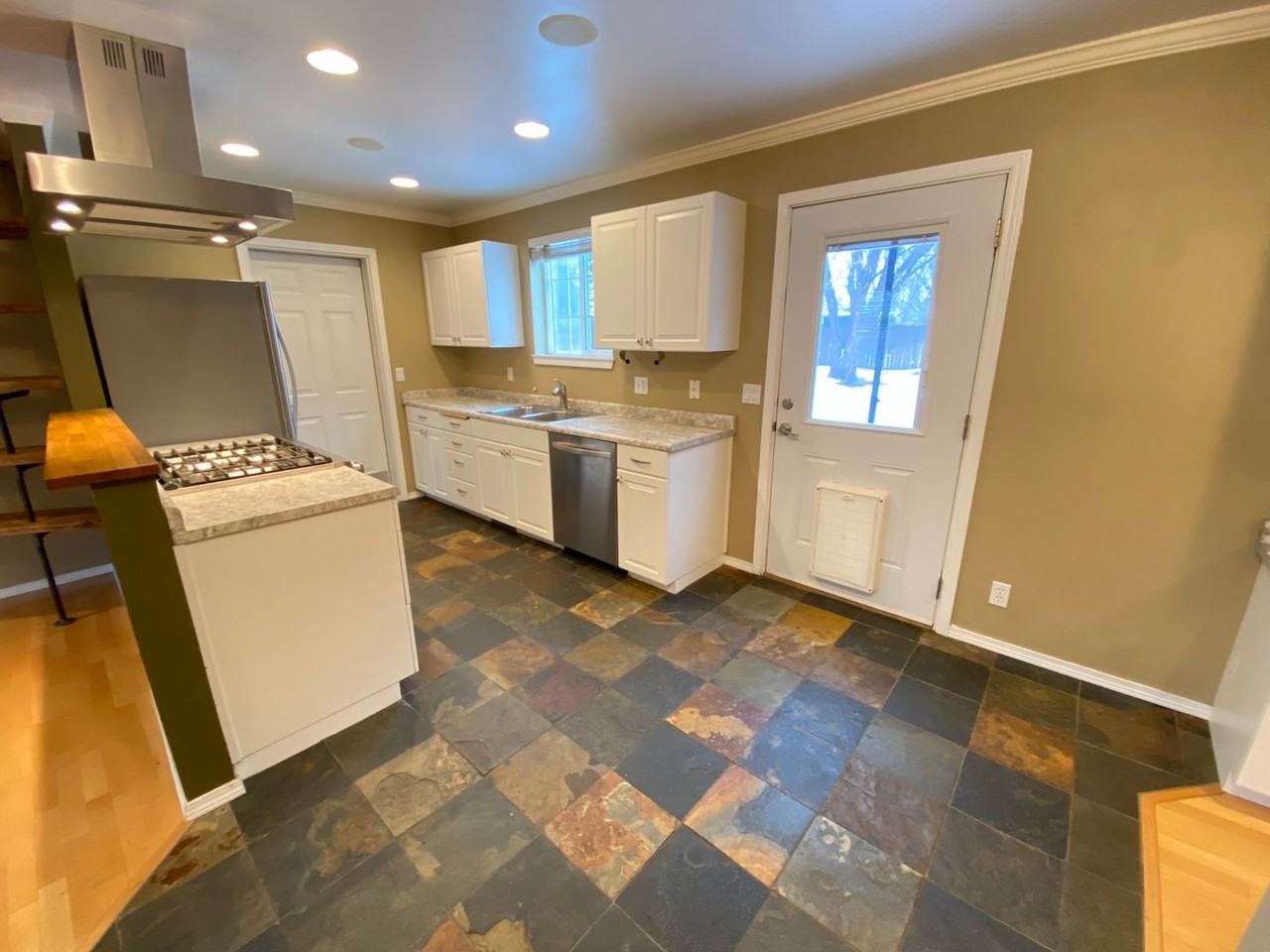 1402 N Columbia St - Photo 3 of 31