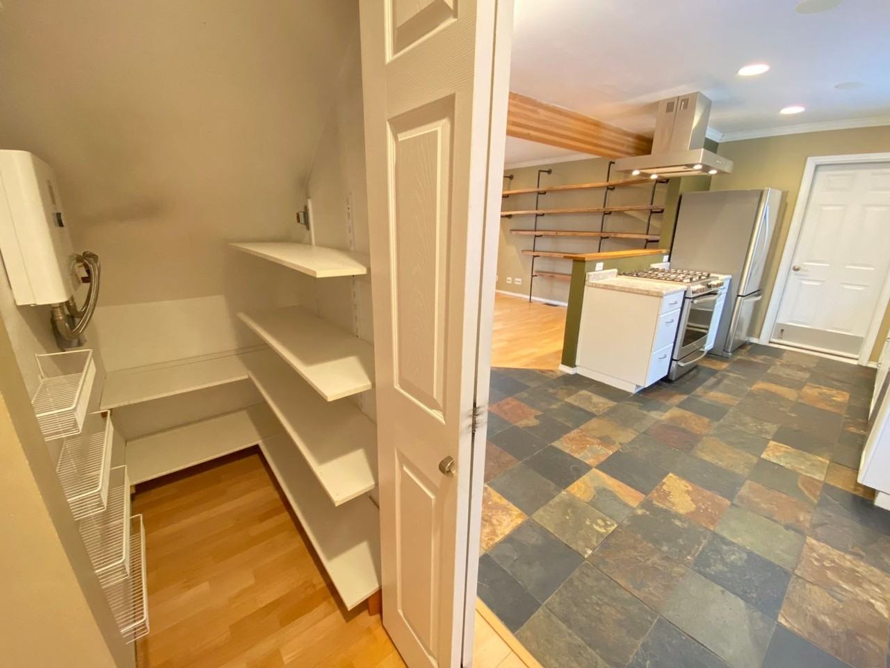 1402 N Columbia St - Photo 7 of 31