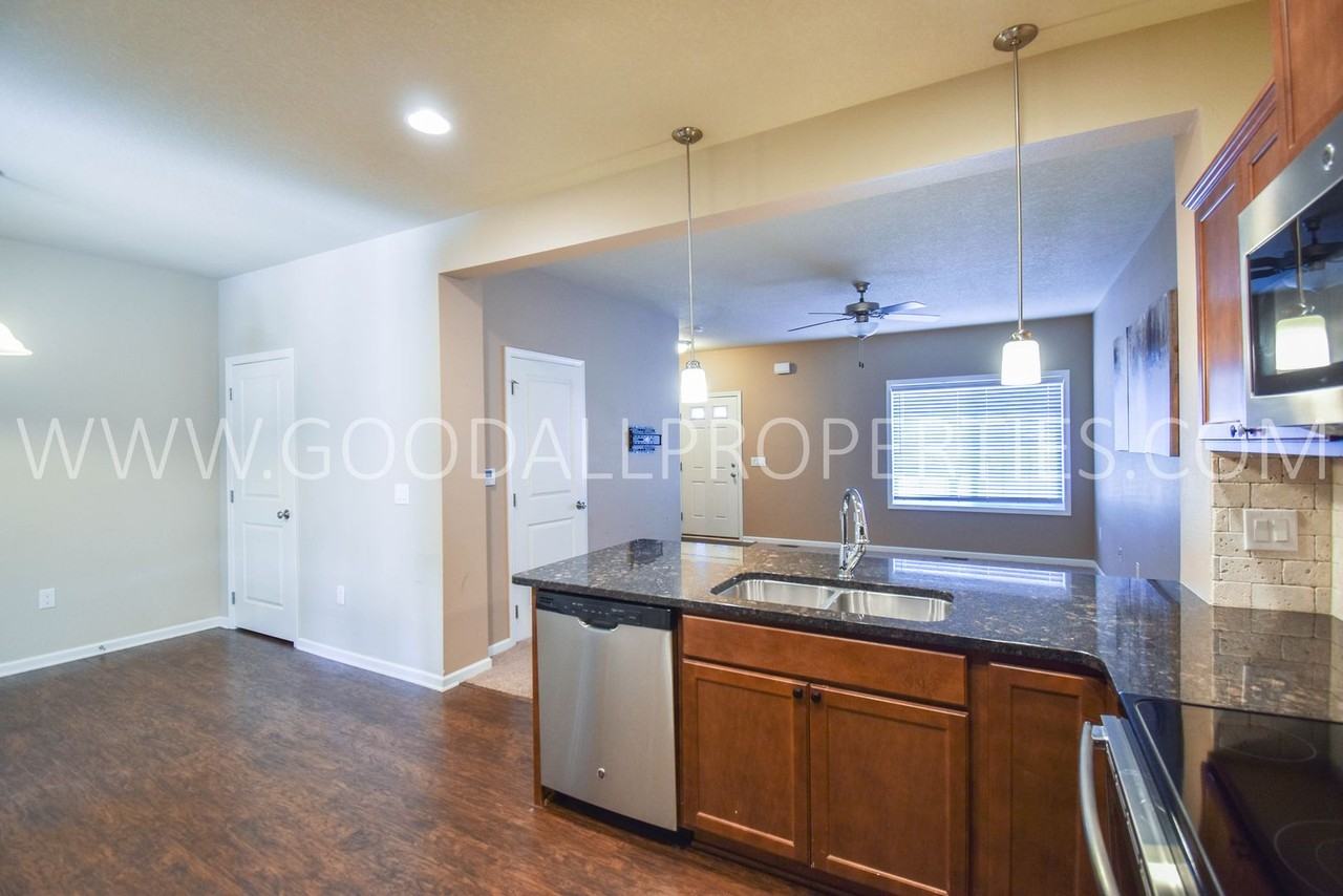 14 Se Booth Ave - Photo 7 of 32