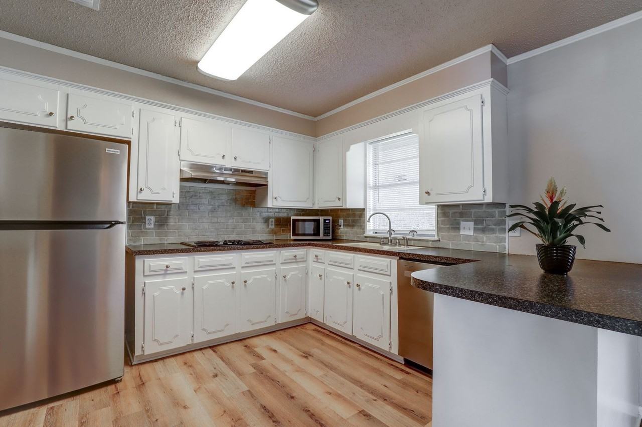 1717 Richmond Rd - Photo 3 of 13