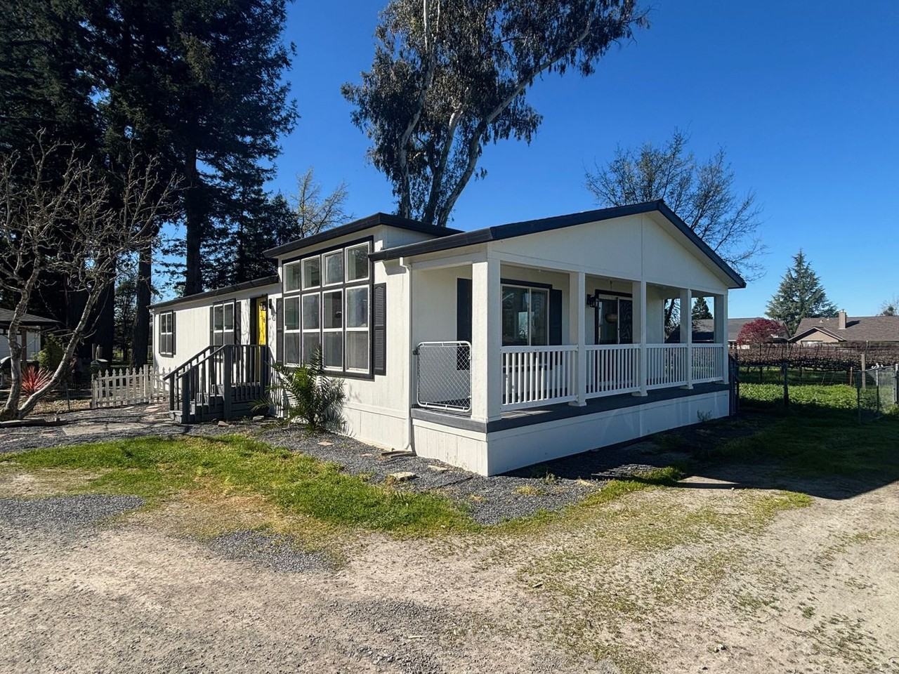 103 E Shiloh Rd - Photo 2 of 15