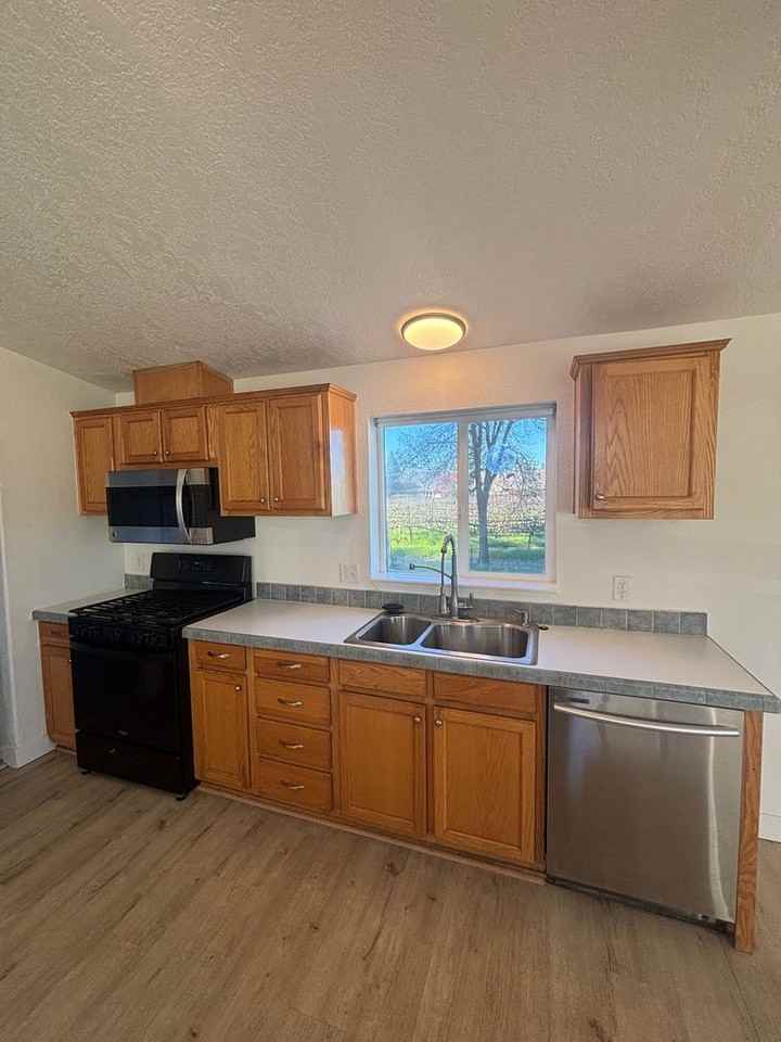 103 E Shiloh Rd - Photo 6 of 15