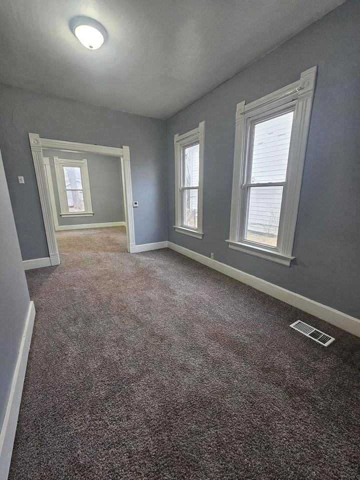 1912 Dixwell St - Photo 2 of 16