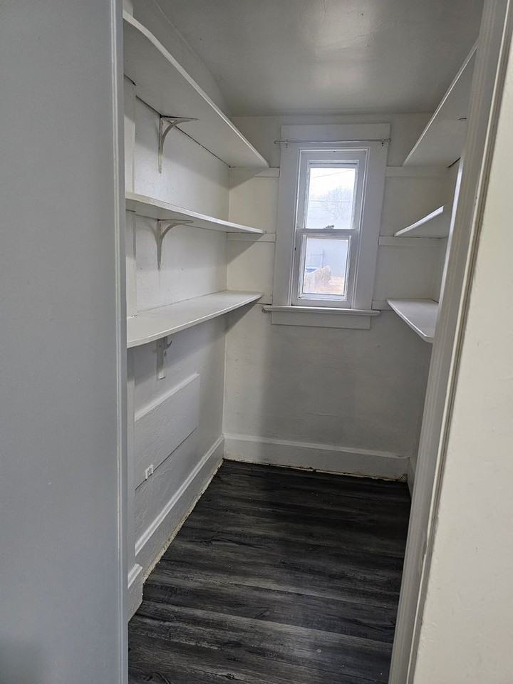 1912 Dixwell St - Photo 7 of 16