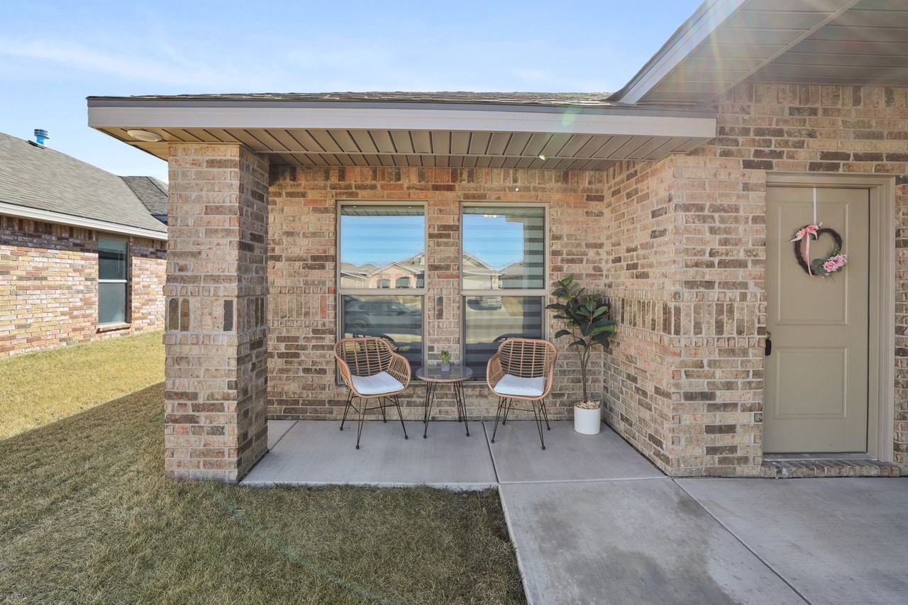 1743 Wesleyan St - Photo 2 of 24