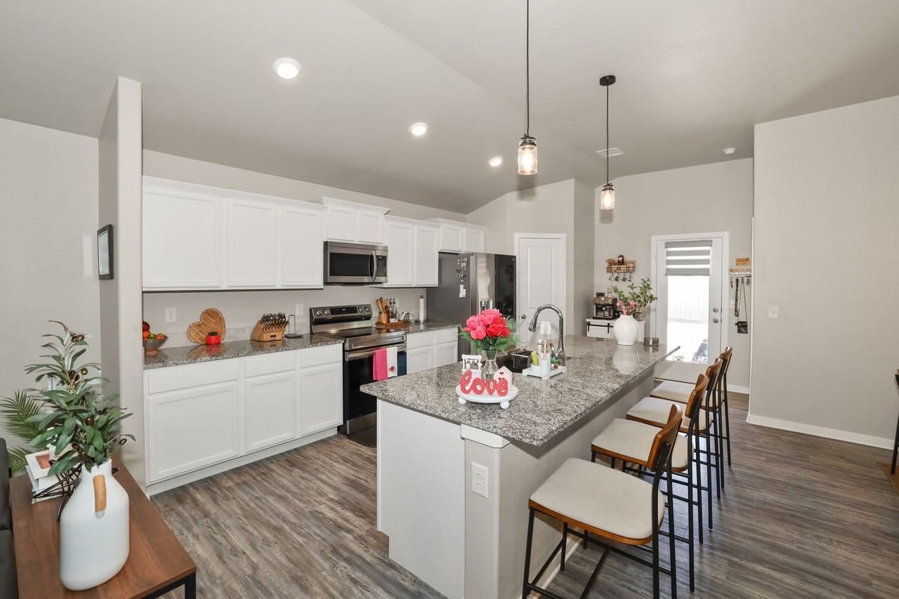 1743 Wesleyan St - Photo 7 of 24