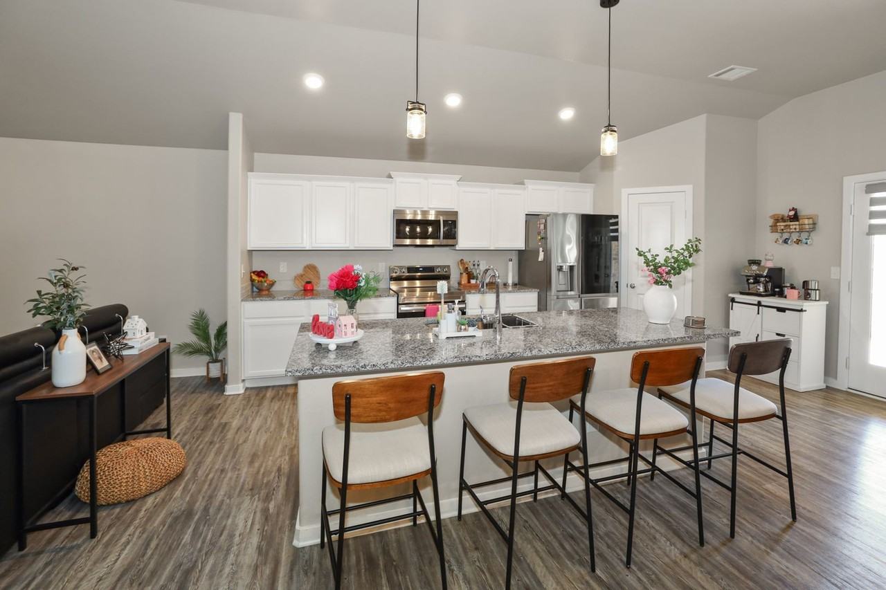 1743 Wesleyan St - Photo 6 of 24