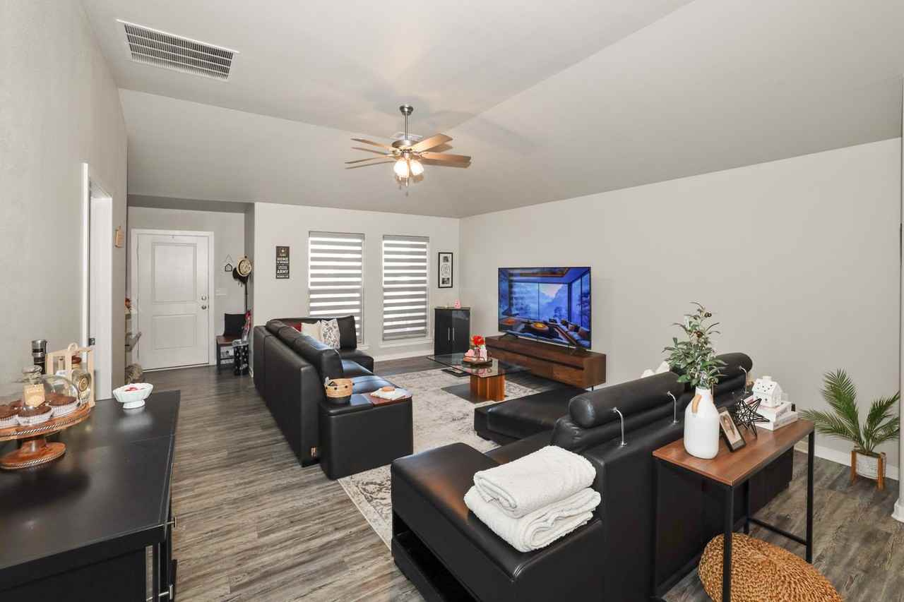 1743 Wesleyan St - Photo 5 of 24