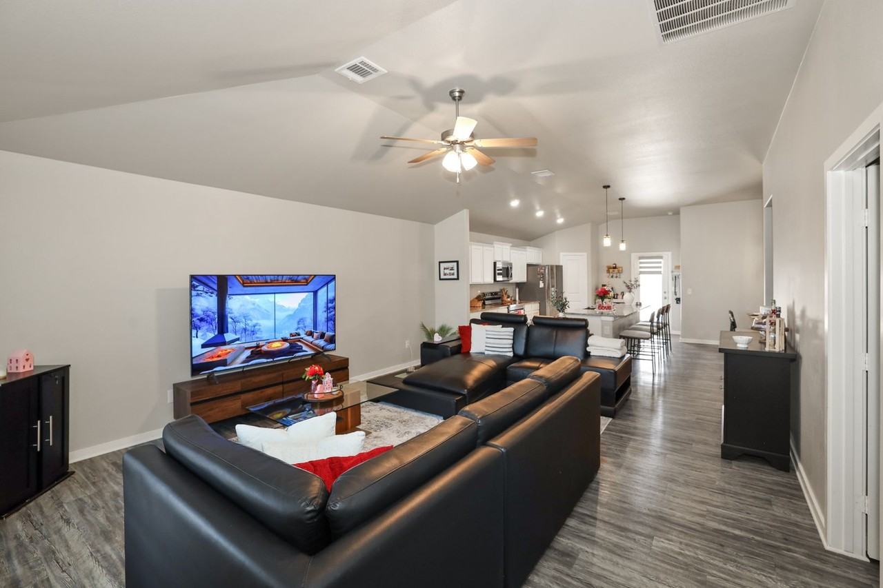 1743 Wesleyan St - Photo 3 of 24