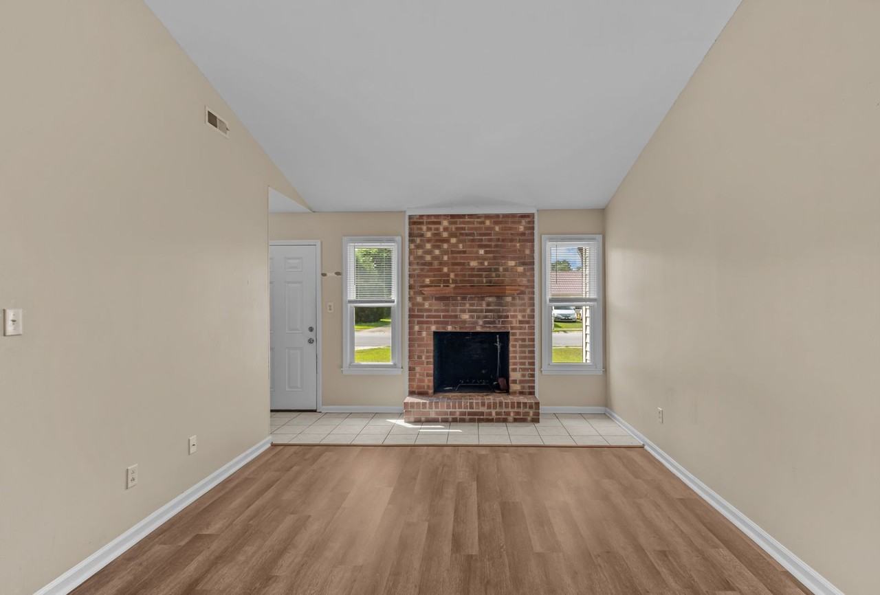 341 W Frances St - Photo 2 of 24