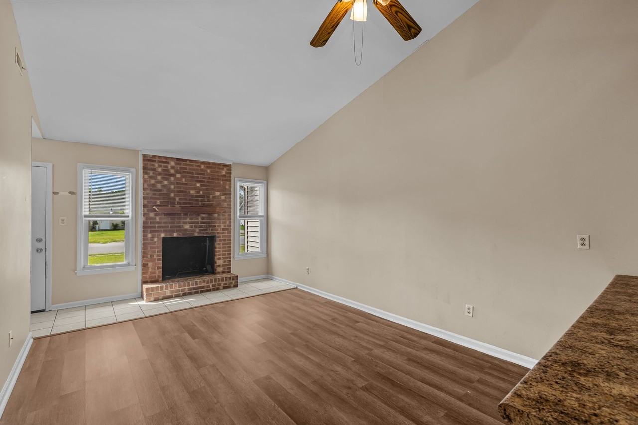 341 W Frances St - Photo 3 of 24