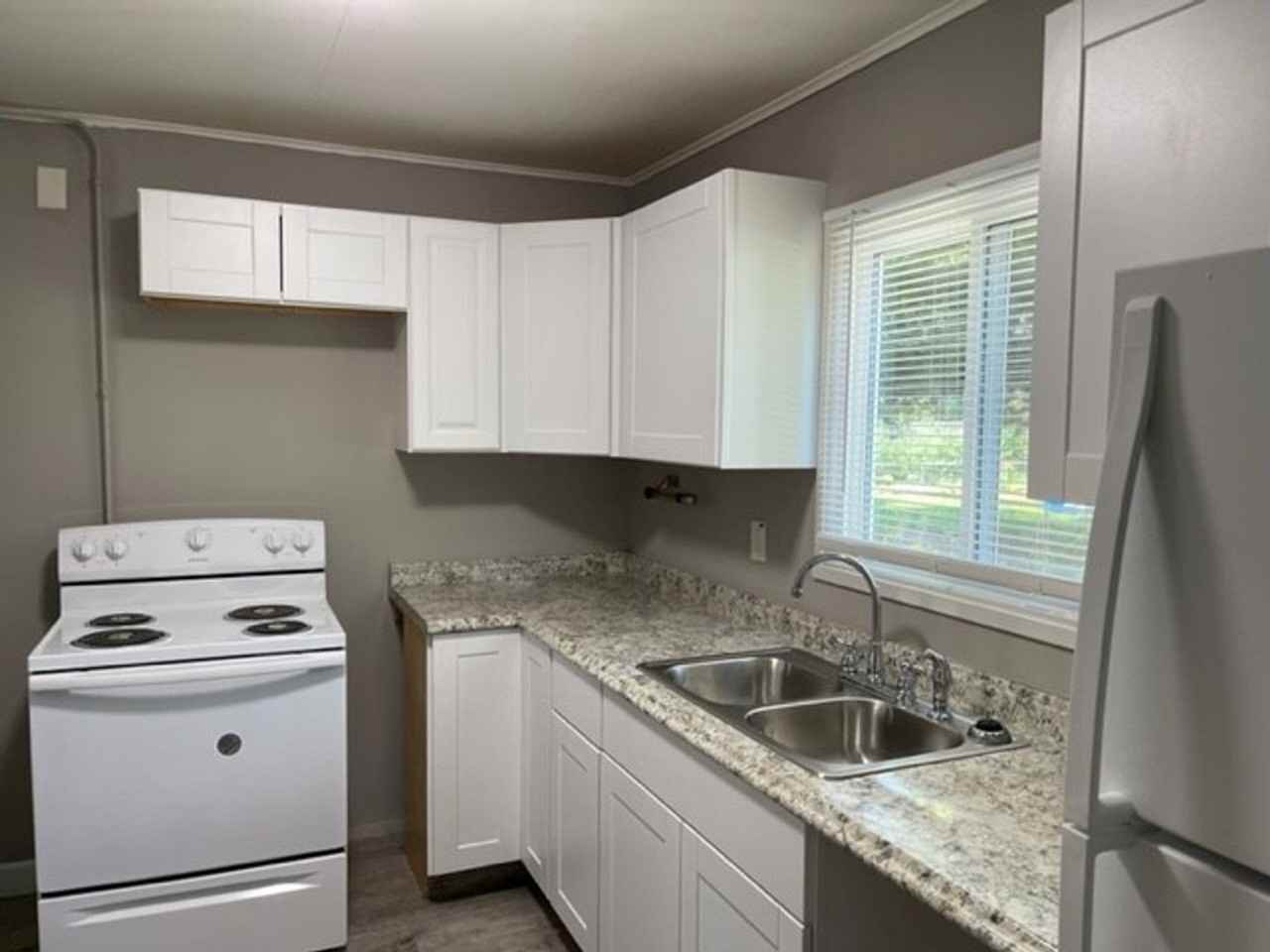 1816 Meadow Dr - Photo 3 of 5