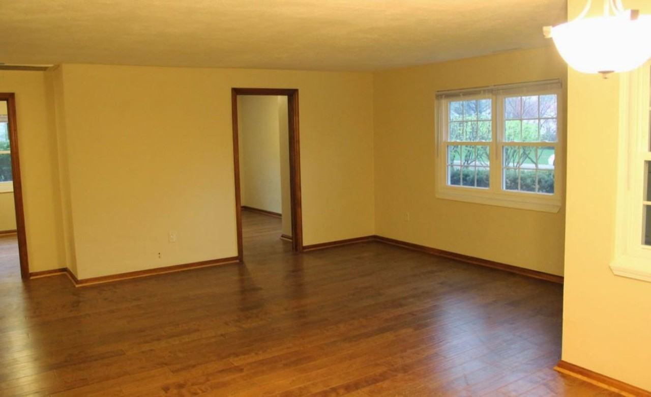 106 Elmwood Dr - Photo 2 of 8