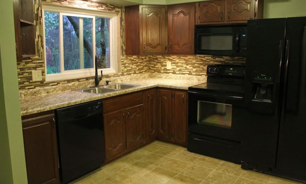 106 Elmwood Dr - Photo 4 of 8