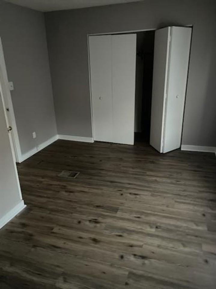 605 N Prairie St - Photo 3 of 5