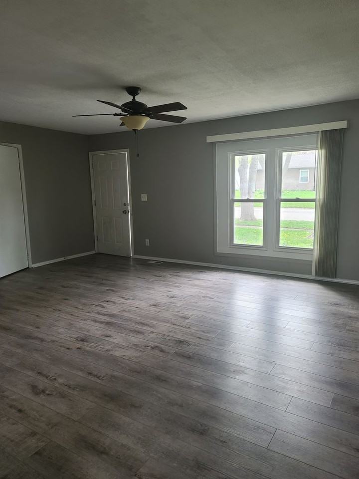 606 Dogwood Dr - Photo 2 of 10