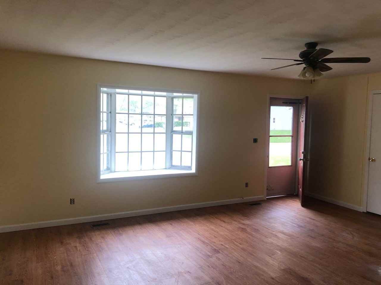 1207 Maplepark Dr - Photo 3 of 9